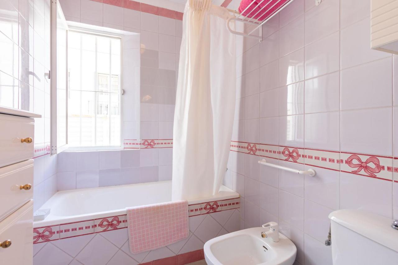 Holiday Apartment, 2 Pax, Historical Center Sevilla Kültér fotó